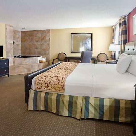 Ramada By Wyndham Bettendorf Εξωτερικό φωτογραφία