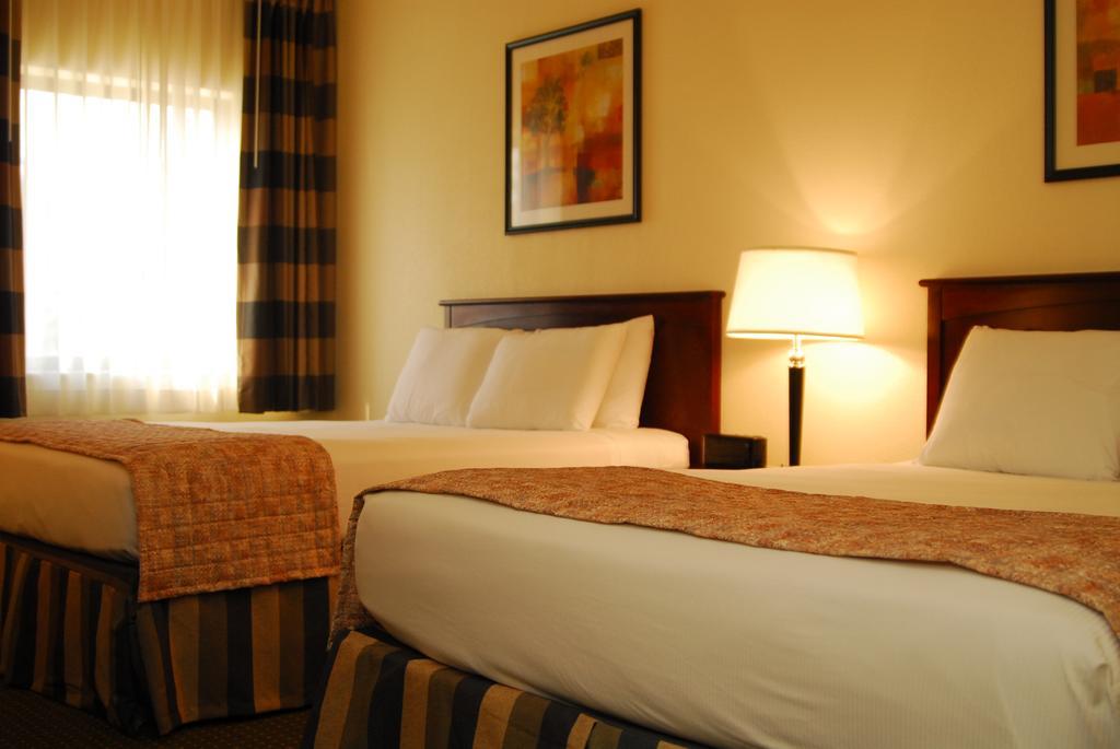 Ramada By Wyndham Bettendorf Δωμάτιο φωτογραφία