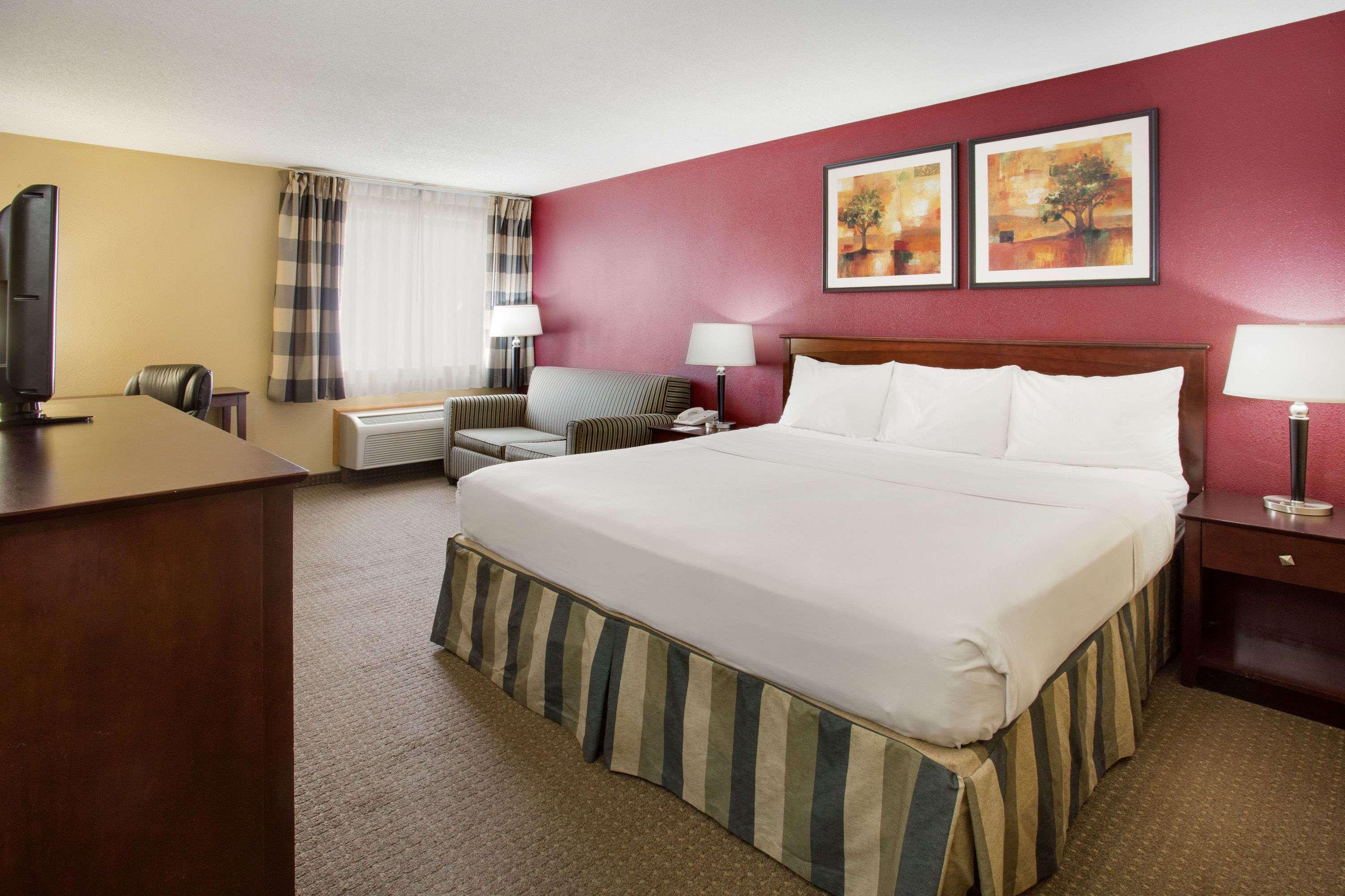 Ramada By Wyndham Bettendorf Εξωτερικό φωτογραφία