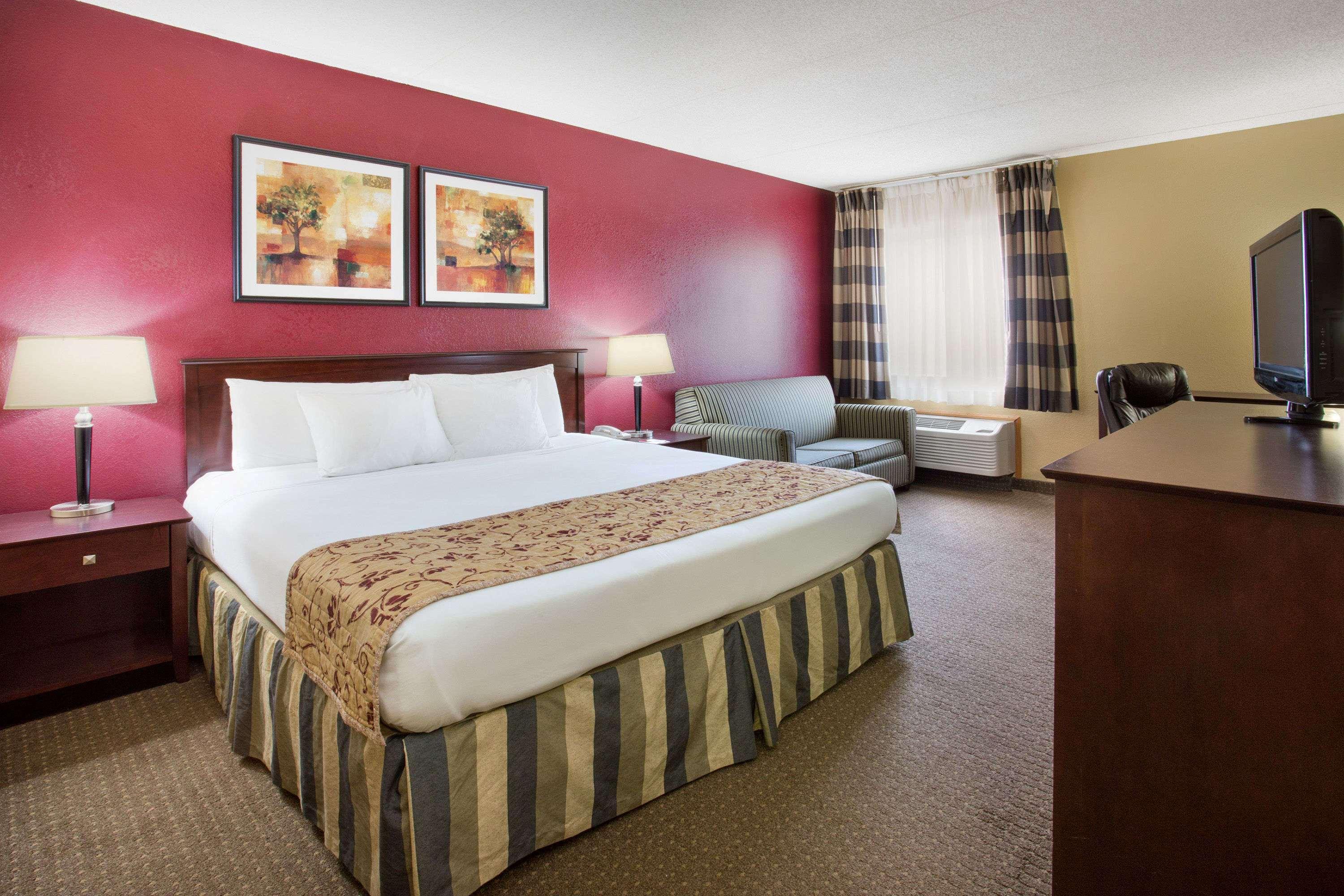 Ramada By Wyndham Bettendorf Εξωτερικό φωτογραφία