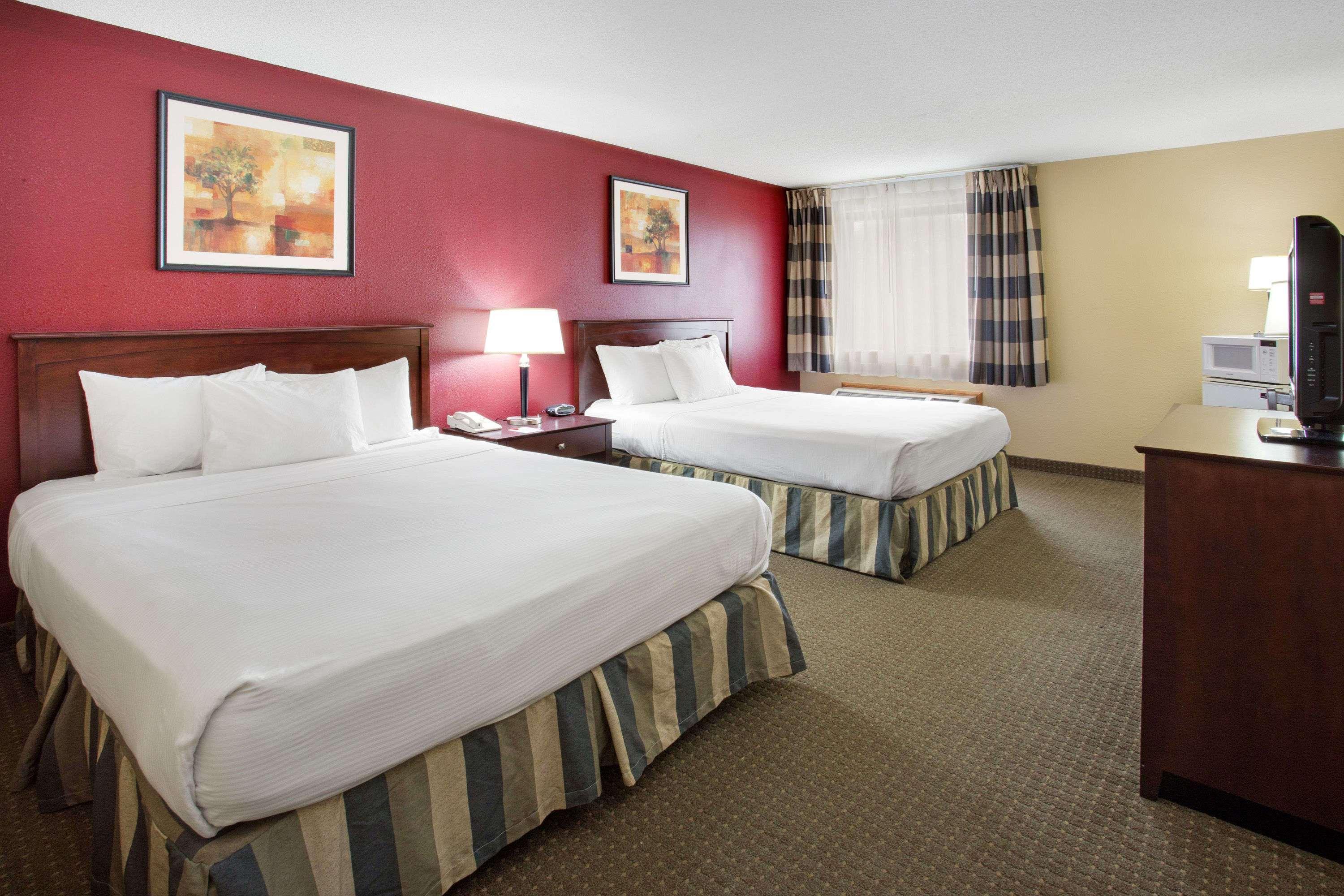 Ramada By Wyndham Bettendorf Εξωτερικό φωτογραφία
