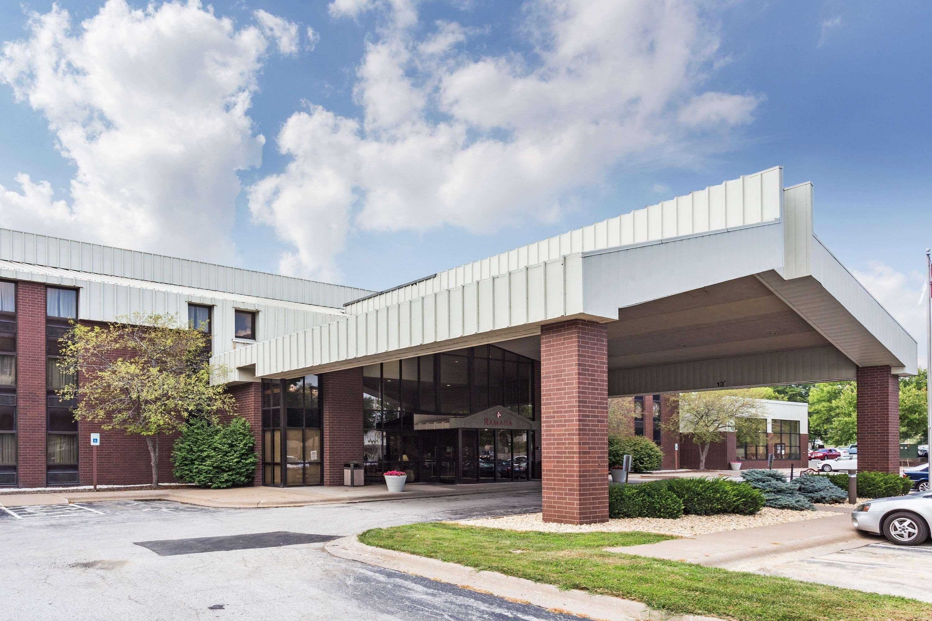 Ramada By Wyndham Bettendorf Εξωτερικό φωτογραφία