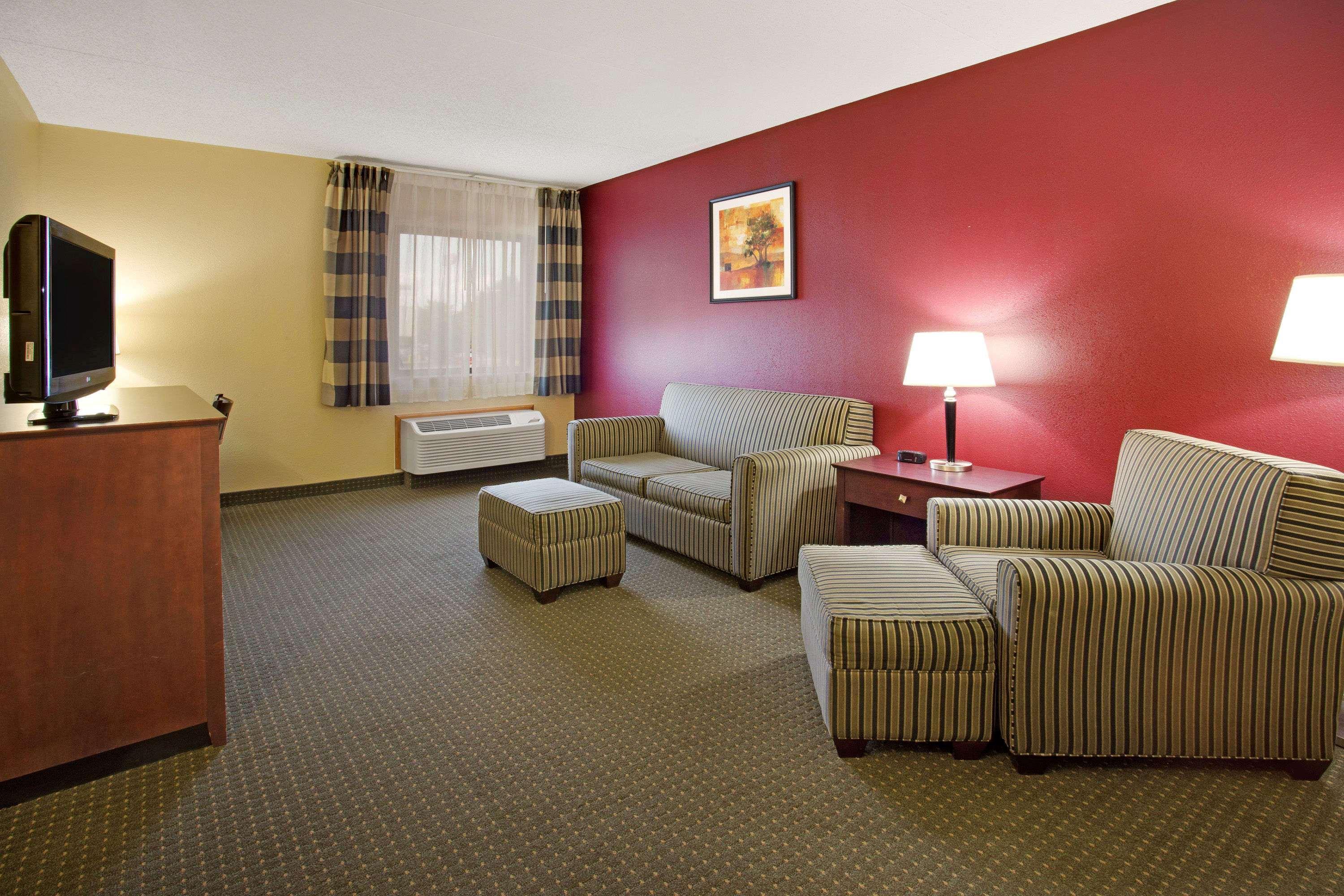 Ramada By Wyndham Bettendorf Εξωτερικό φωτογραφία