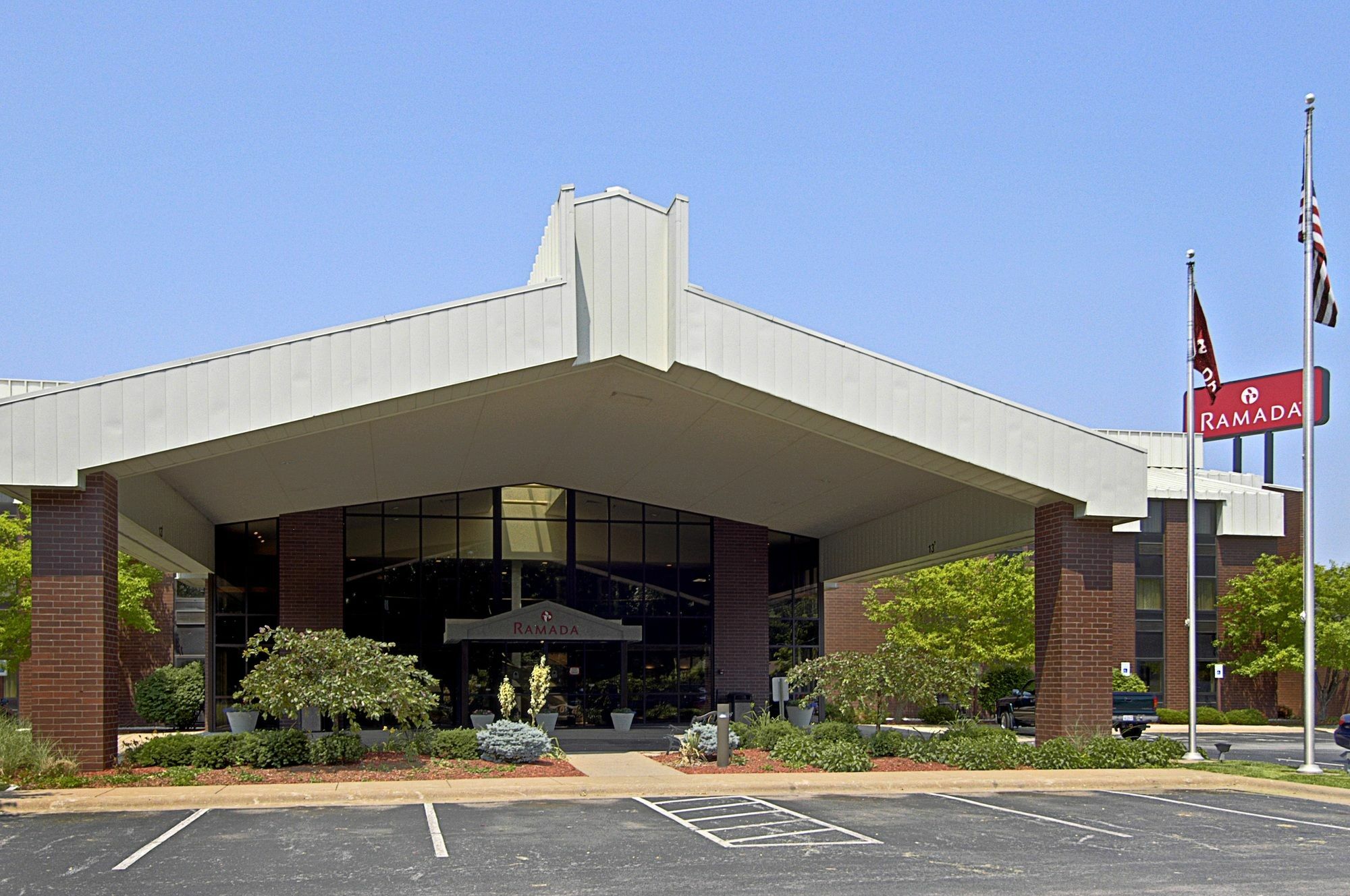 Ramada By Wyndham Bettendorf Εξωτερικό φωτογραφία